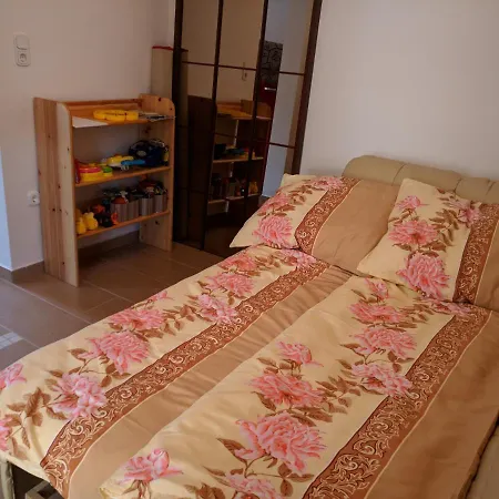 Cseresznyes Apartman Apartment *