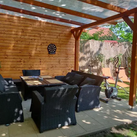 Cseresznyes Apartman Apartment Balatonalmadi
