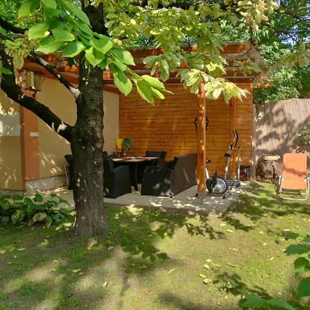Apartment Cseresznyes Apartman *
