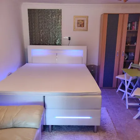 Cseresznyes Apartman * Balatonalmadi