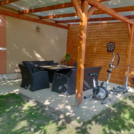 Cseresznyes Apartman * Balatonalmadi