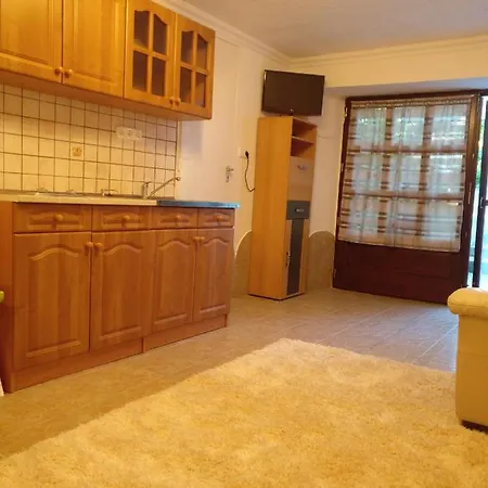 Cseresznyes Apartman Apartment