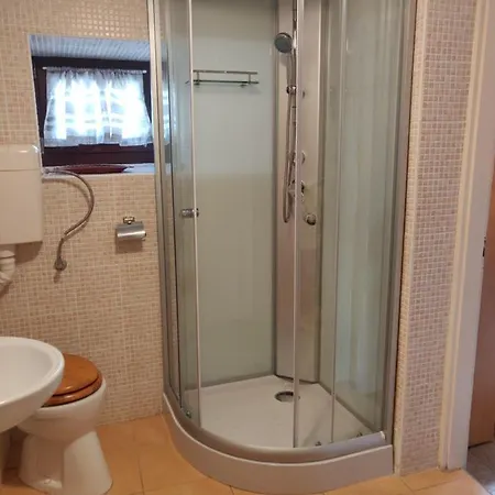 Cseresznyes Apartman Apartment *