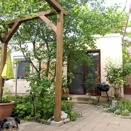 Cseresznyes Apartman Apartment