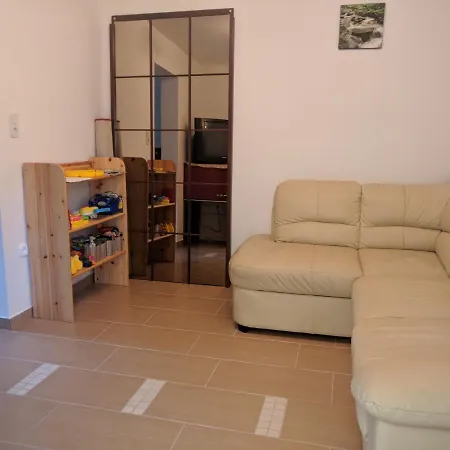 Cseresznyes Apartman Apartment *
