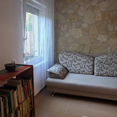 Cseresznyes Apartman Balatonalmadi