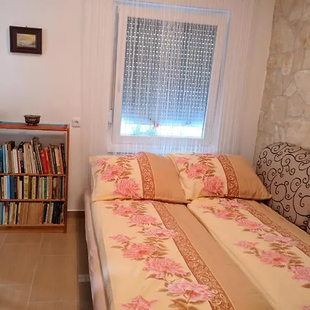 Cseresznyes Apartman Balatonalmadi