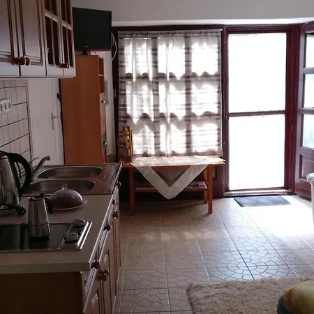 Cseresznyes Apartman Apartment