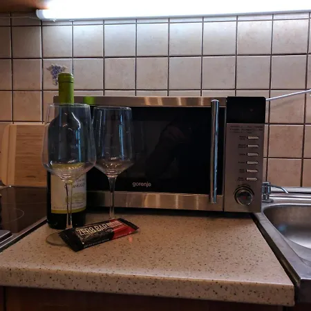 Cseresznyes Apartman * Balatonalmadi