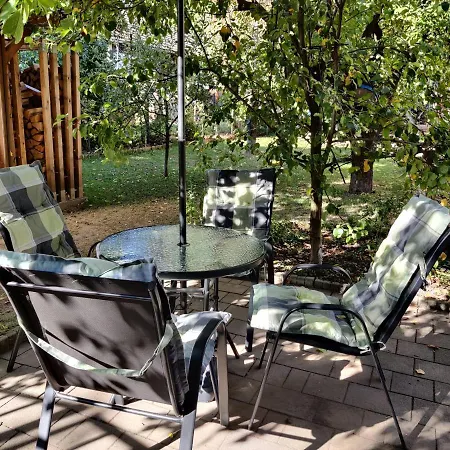 Cseresznyes Apartman Apartment Balatonalmadi