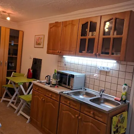 Cseresznyes Apartman Apartment