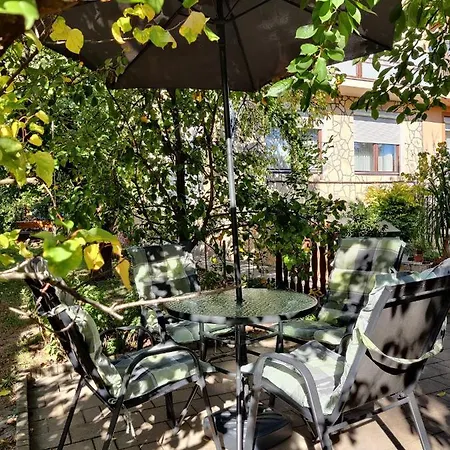 Cseresznyes Apartman Apartment Balatonalmadi