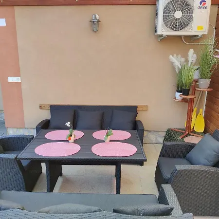 Cseresznyes Apartman