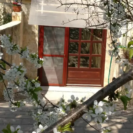 Cseresznyes Apartman Apartment